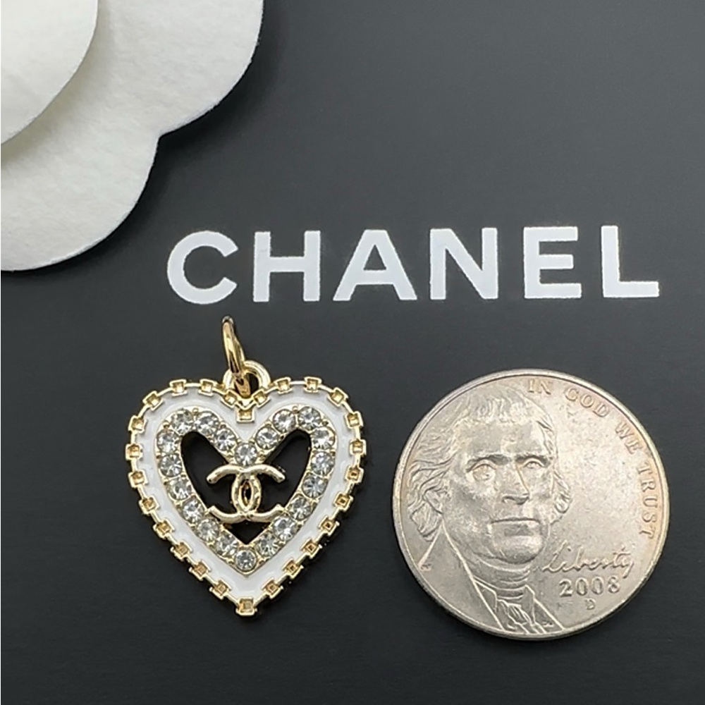 AUTHENTIC CHANEL WHITE RHINESTONE CC HEART GOLD TONE ZIPPER PULL PENDANT
